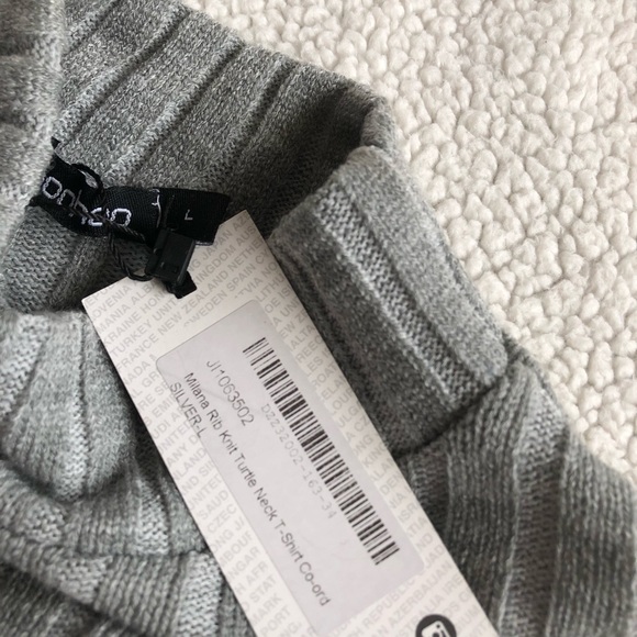 NOT FOR SALE RIGHT NOW! 
NWT BOOHOO Rib Knit TurtleNeck Crop Top. Sz Large - Picture 8 of 8